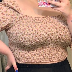 Fitted pink flower crop top!
